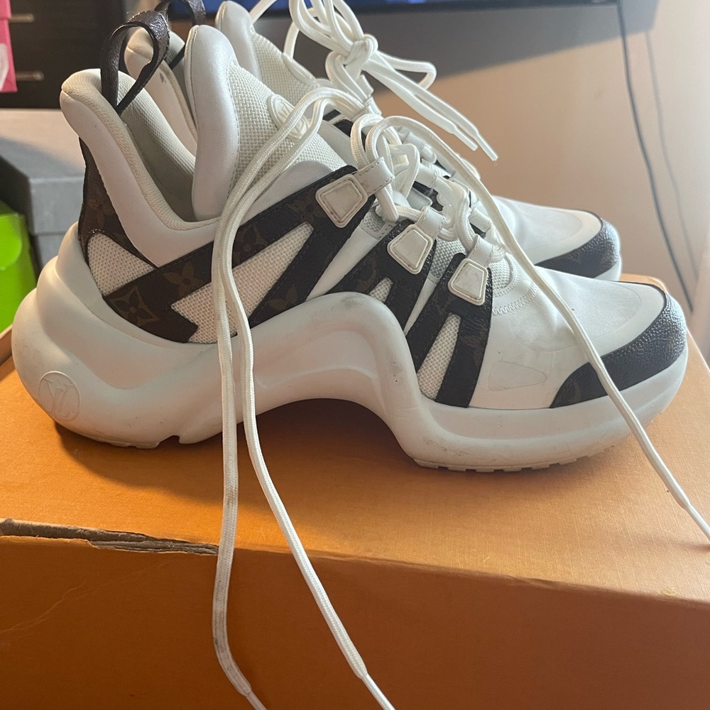 LV ARCHLIGHT SNEAKERS